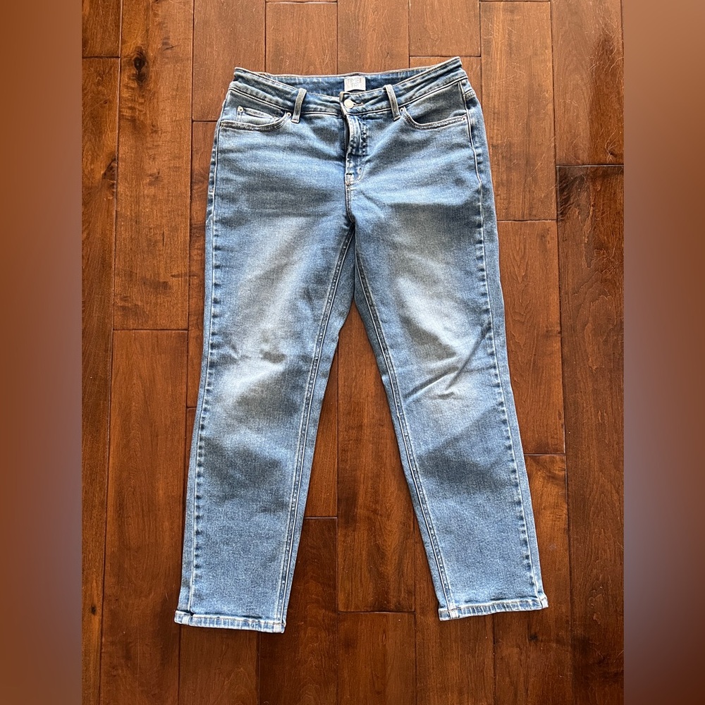 Time and Tru Women's Light Blue Straight-Leg Jeans